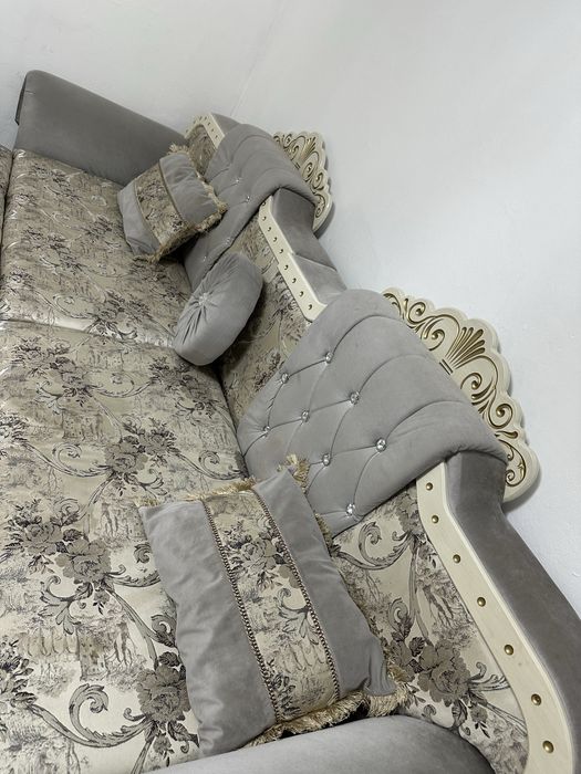 Продается  Диван