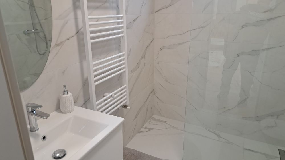 Închiriez Apartament 2 camere!