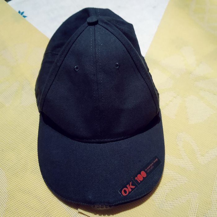 Шапки с козирка с 5 светлодиода и още много други