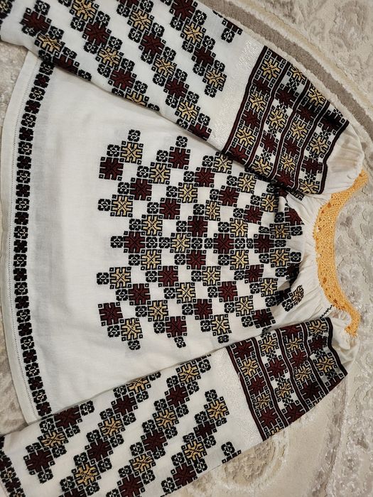 Vând cămașă traditională