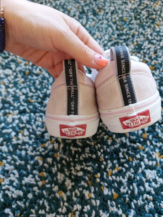 Дамски светлорозови кецове Vans 36.5
