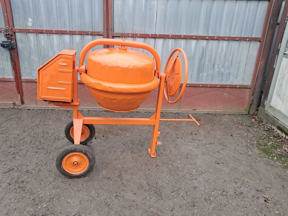 betoniera de 230 litri la 2,20 Volti