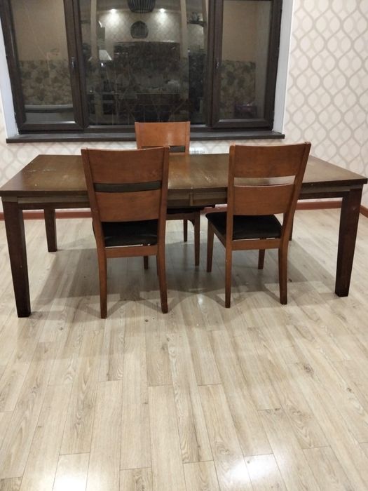 Стол со стульями