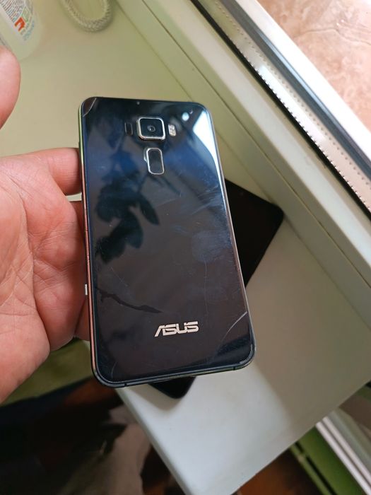 Vând ambele telefoane