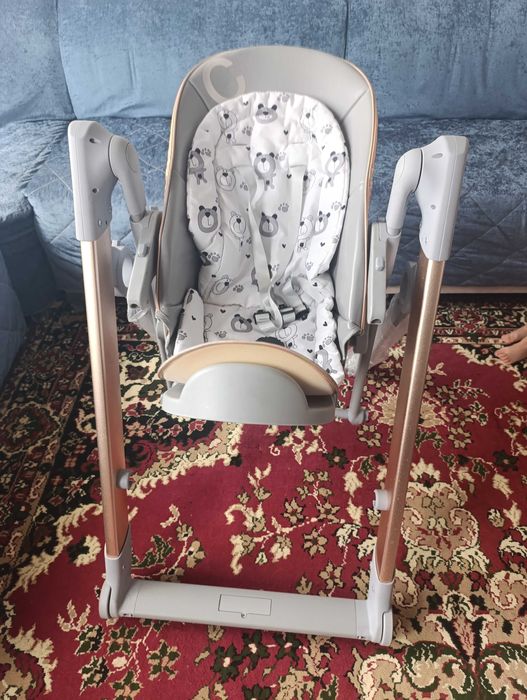 Lyulka va ovqatlanadigan stol juda ham baquvvat va yangi holatda.