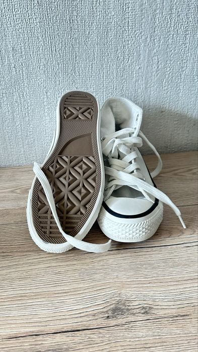 Продам обувь для девочки