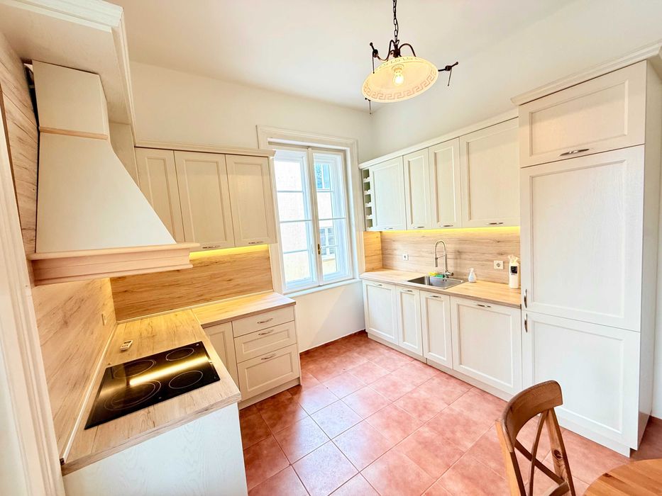 Дава се под наем Многостаен апартамент в София, Докторски паметник - 226 кв.м за 2792.76 € - Снимка #11