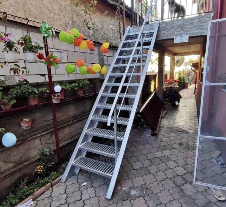 Scări metalice zincate