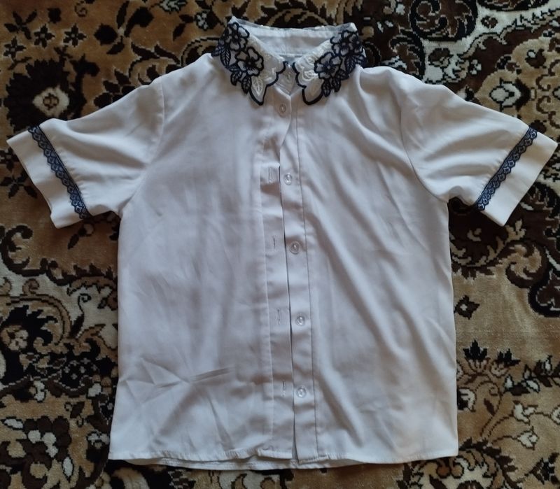 Продам школьные блузки