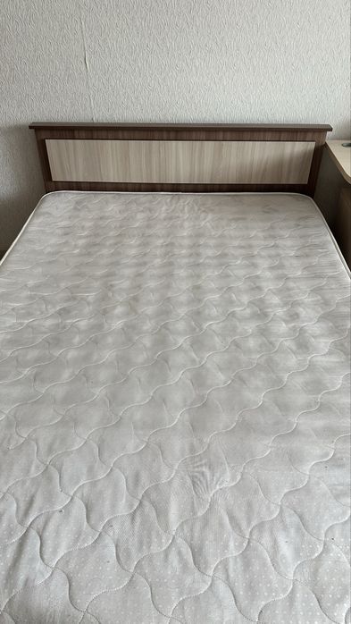 Двуспальняя кровать