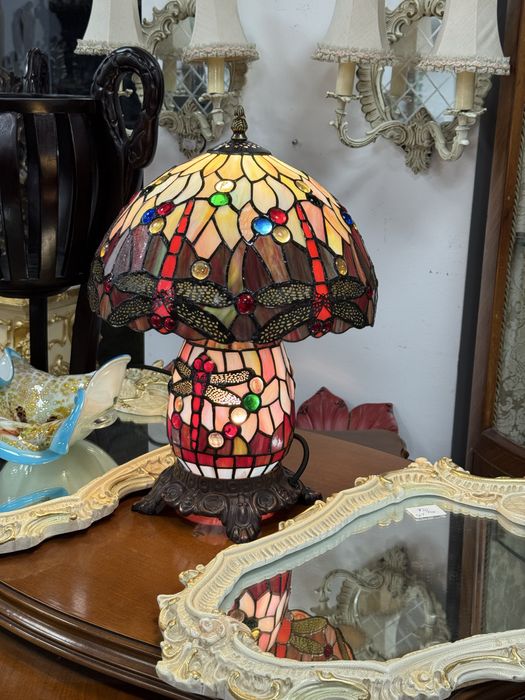 Lampa deosebita stil tiffany cu bec in picior