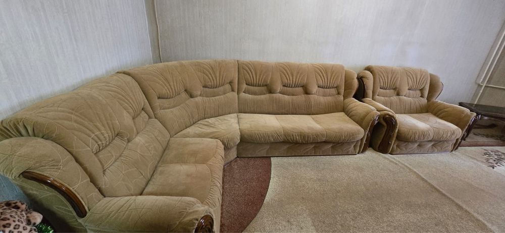Продам диван с креслом-кооватью.