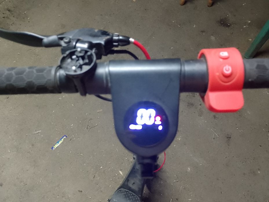 Vând trotineta electrică GRUNDIG X7