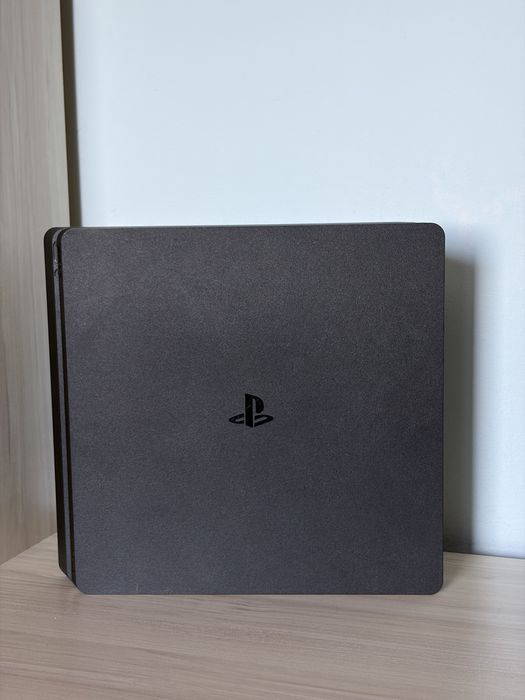 Sony PlayStation 4 Slim 1TB + 2 Джойстика + 6 Игри с книжки и Оригинална Кутия