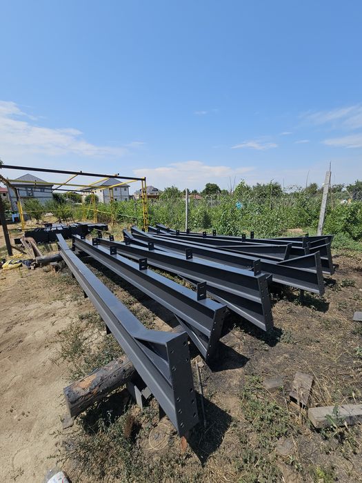 Vând structura metalica