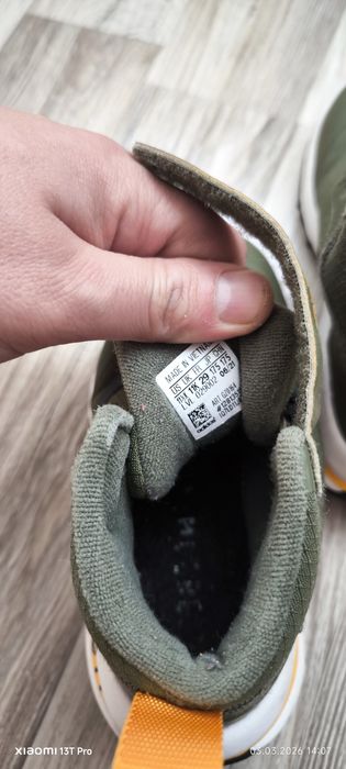 Детски зимни адидаски.