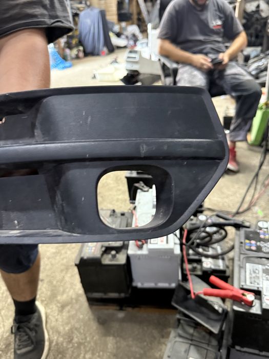 Предна решетка с отвор за дистроник броня Audi Q5 оригинал 8r0807682d