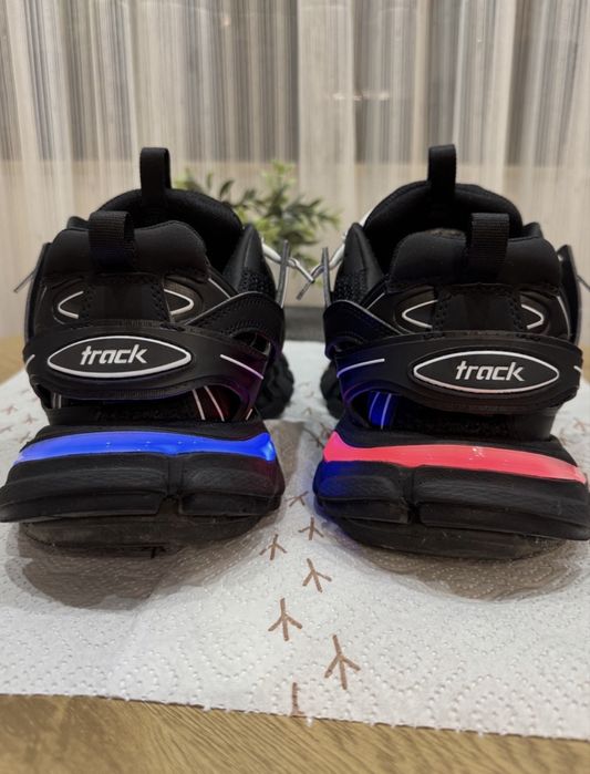 balenciaga track led