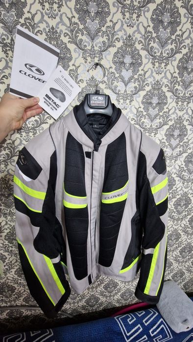 Продам мотошлем и мото куртку!