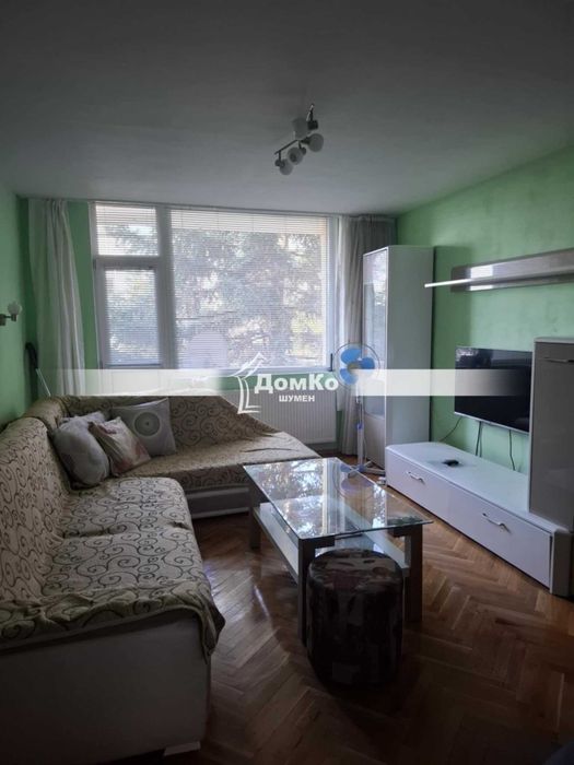 Дава се под наем Двустаен апартамент в Шумен, Тракия - 70 кв.м за 255 € - Снимка #2