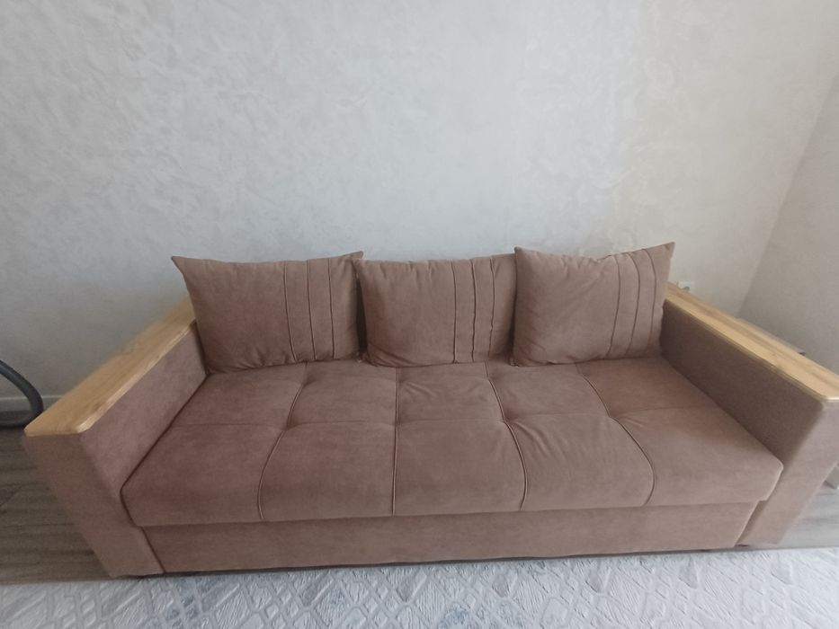 Продаётся диван длина 2 метра