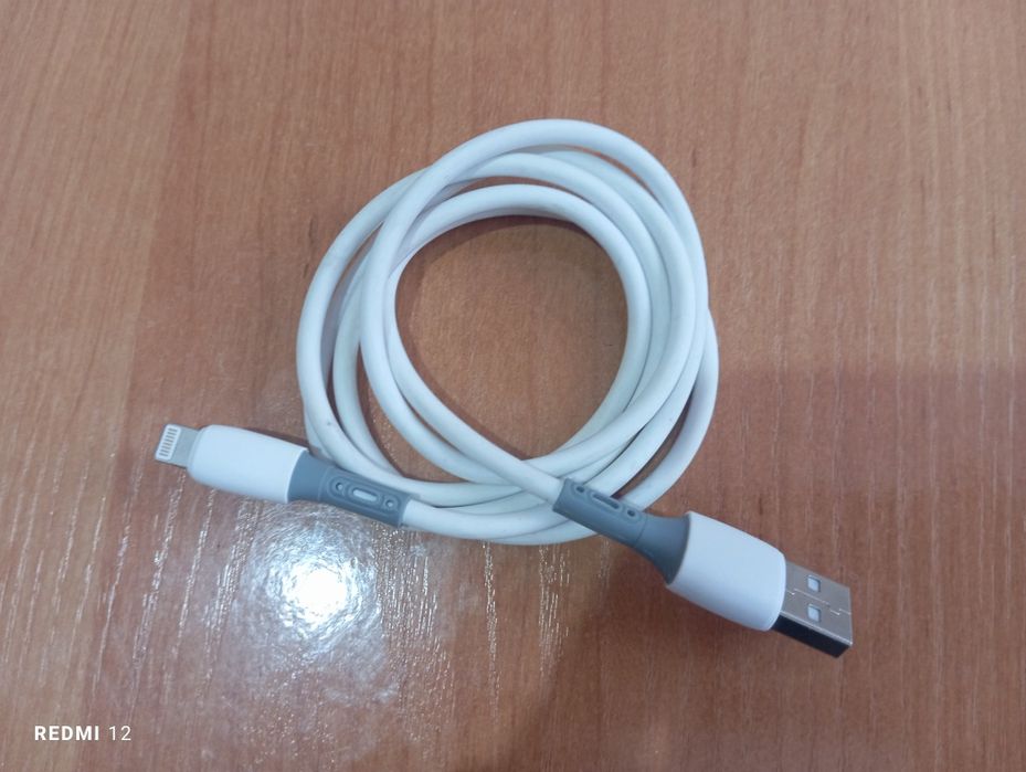 Продам айфон заридка шнур 2 шт