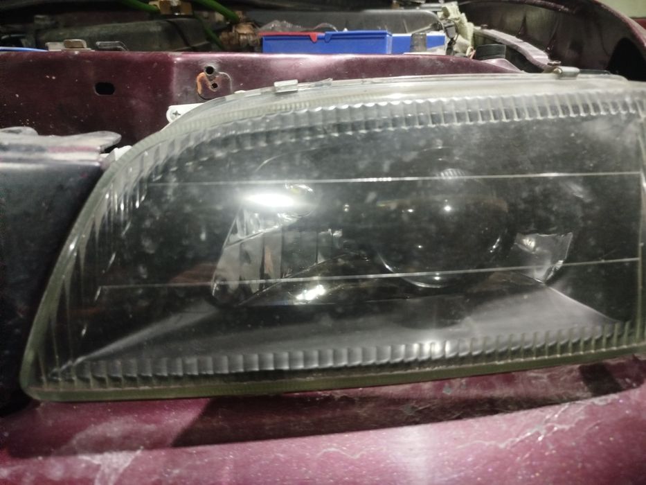 Линзовые фары Тойота Карина е