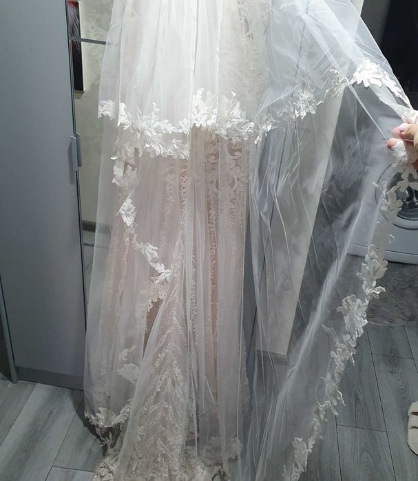 Vând rochie de mireasa, 500 lei .