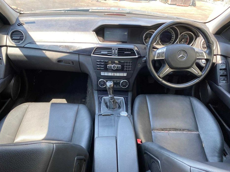 Dezmembrez mercedes c class w204 facelift 2.2 euro 5/bara w204/far