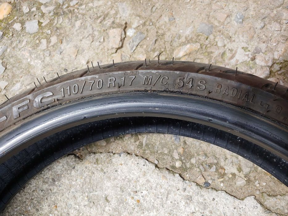 Гума за мотор предна 110/70/17 ДОТ2014