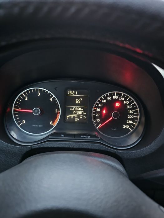 VOLKSWAGEN Polo 2011 — imagine 2