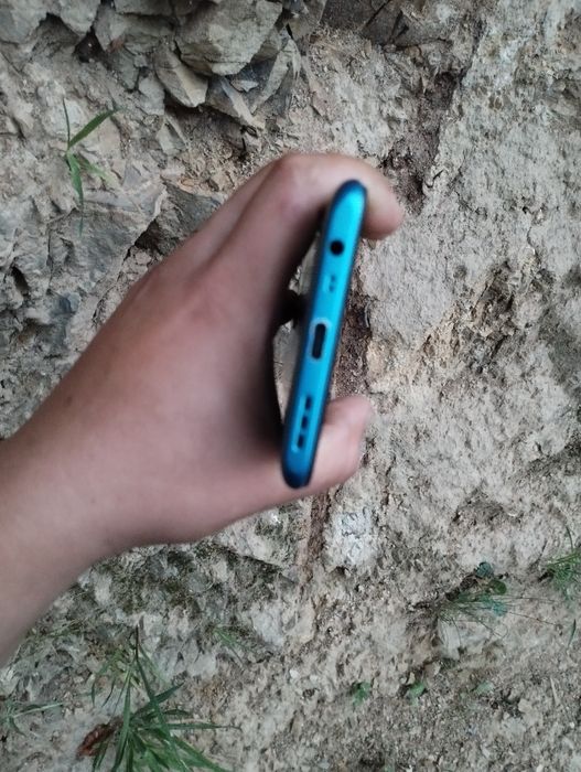 Vând Xiaomi Redmi 9 (PREȚ 250 LEI NEGOCIABIL)