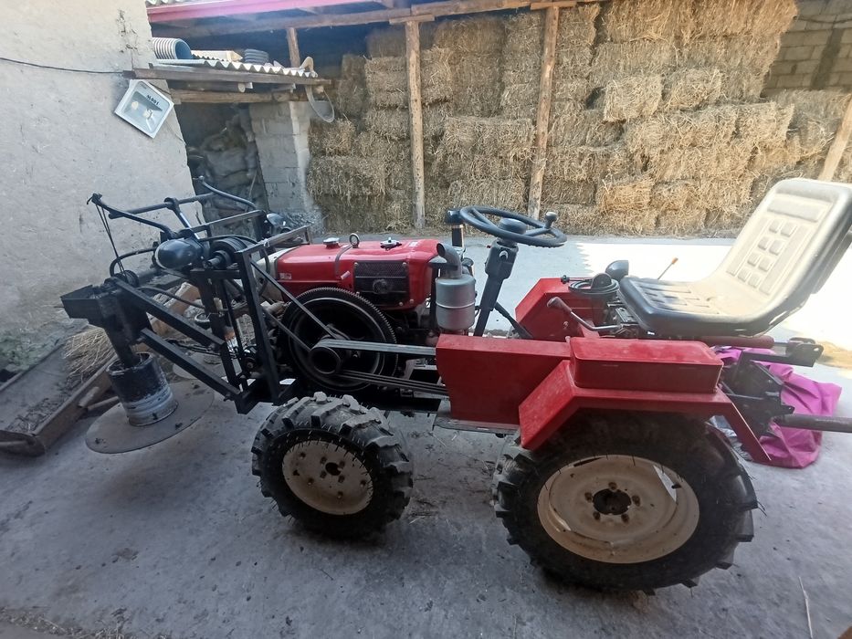 Mini trakter sotiladi srochna 1105
