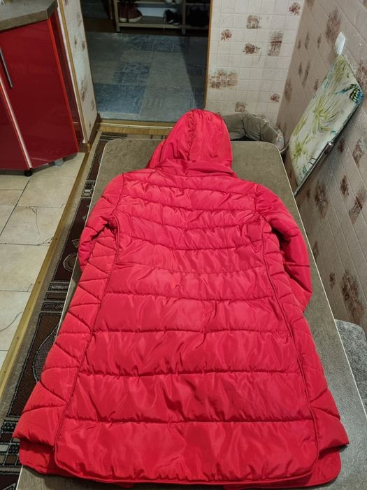 Продам весеннюю куртку для девочки