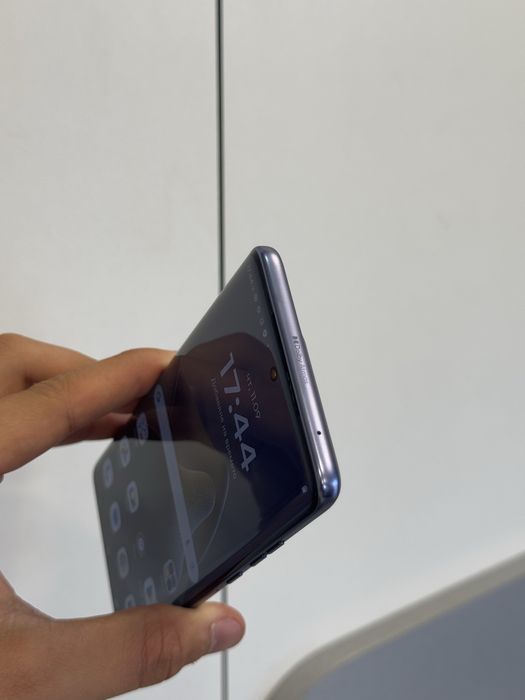 Продавам перфектен Motorola EDGE 60 Fusion