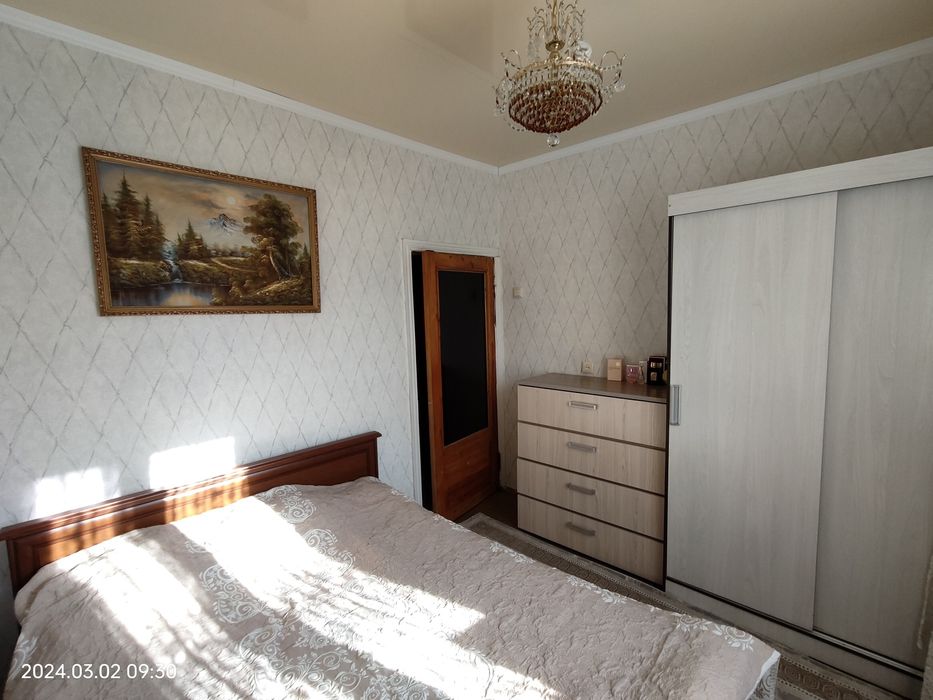 Продам два дома с гаражом.