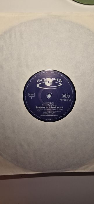 Colecție de vinyluri Beethoven și 3 CD cu muzică.