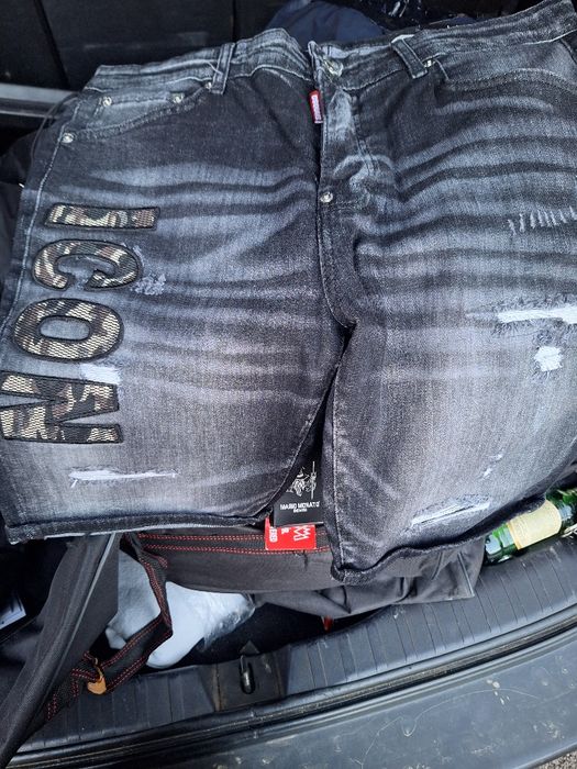Pantaloni scurti de firma no marimi diferitei
