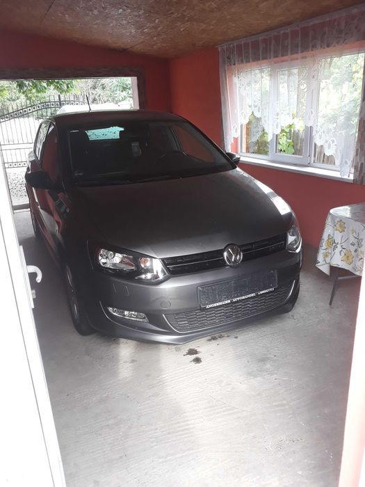 VOLKSWAGEN Polo 2012
