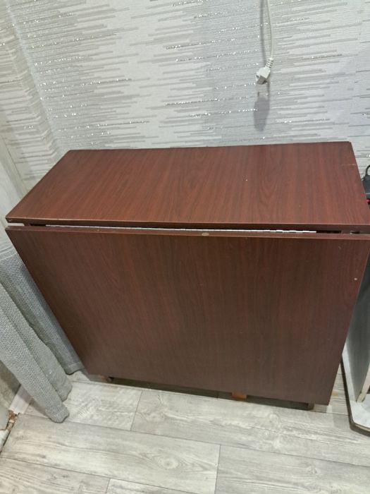 Продам стол книжку 10000т.