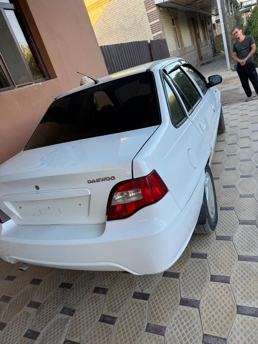 Nexia 2 sotiladi 2009 yil .160ming km probeg sons