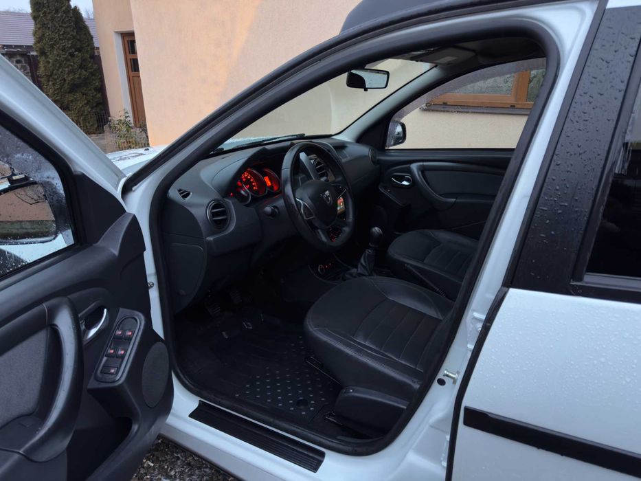 Dacia Duster 1.5 dCI S&S 4x4 Blackshadow 109 cp Euro 6 fara AdBlue