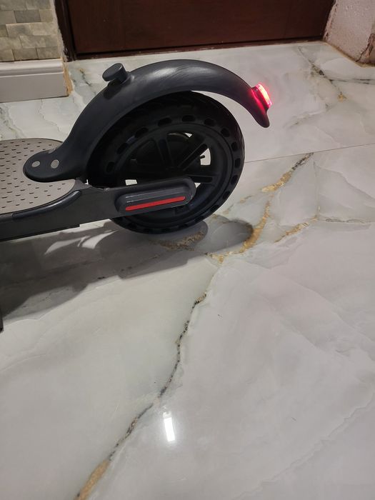 Trotineta electrica noua adusa din Olanda cauciucuri pline încărcător