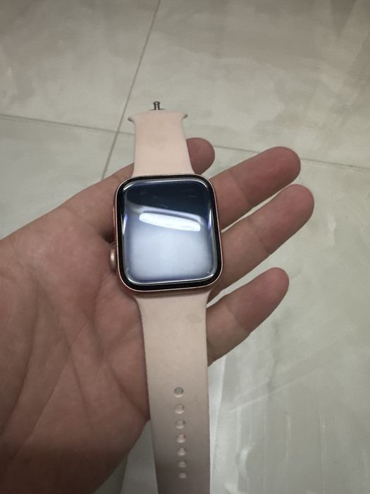 Продается Apple Watch SE gold 44mm