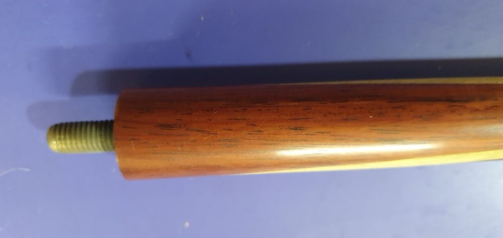 Бильярдный кии с красного дерево