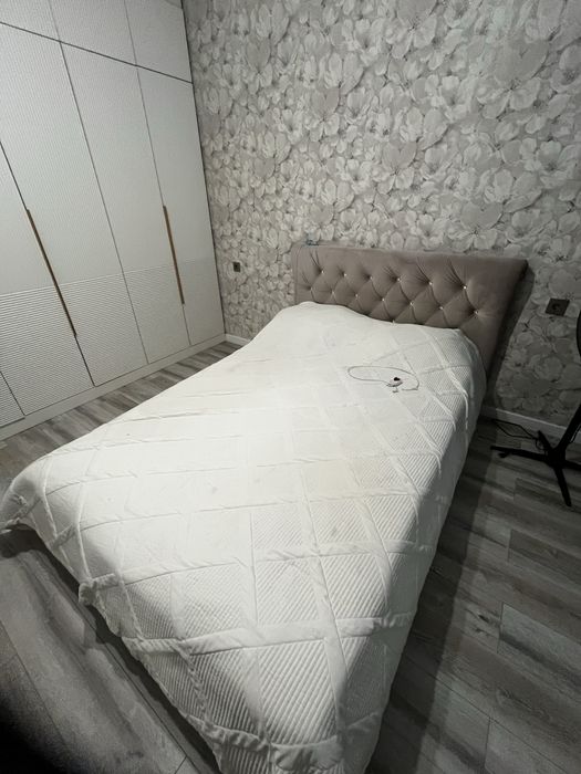 Продам кровать с матрасом