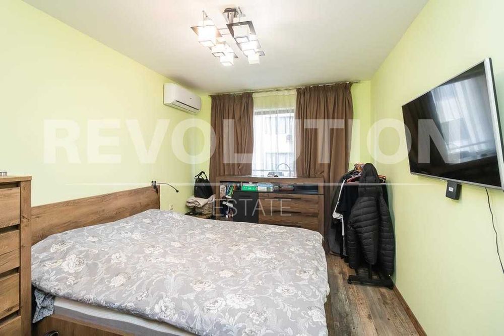 Луксозен тристаен апартамент в района на Конфуто/ Паркомясто в цената!