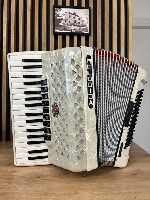 Acordeon Hohner/Melojdia cu 80 basi