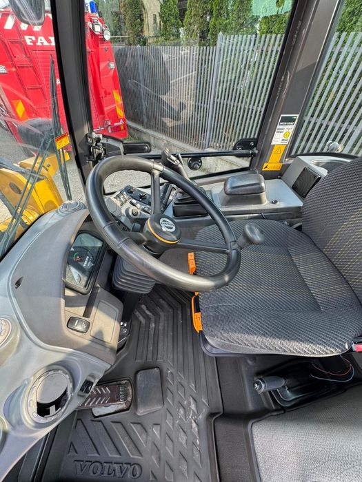Vola încărcător frontal Volvo L 28 F top! 2020