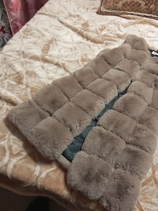 Меховая безрукавка